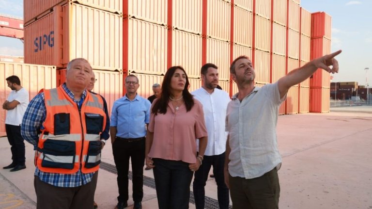 השרה רגב בנמל המפרץ: ערוכים לפעילות במצב חירום