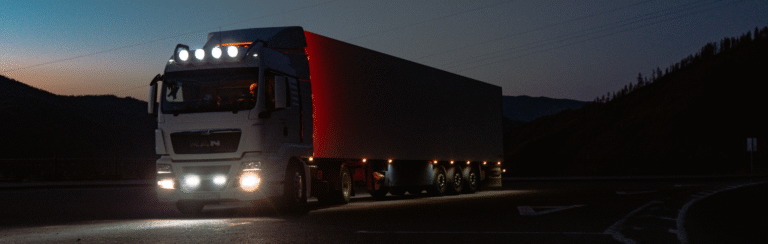 שינוע מטענים יבשתיים: יתרונות, אתגרים ומה חשוב לבדוק