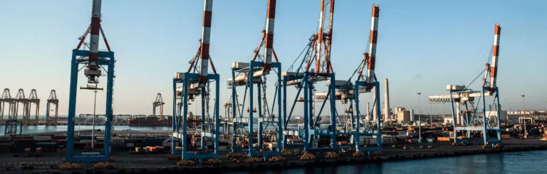 חיפה, אשדוד והנמל הפרטי: השוואת ביצועים לאחר שינויים ביטחוניים